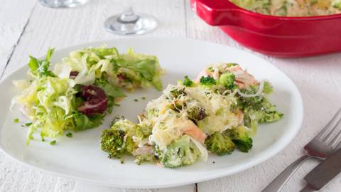Romige ovenschotel met zalm en broccoli
