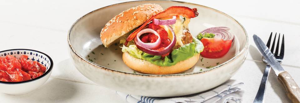 Hamburger met gorgonzola en spek