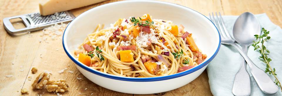 Spaghetti met butternut, walnoten en spek