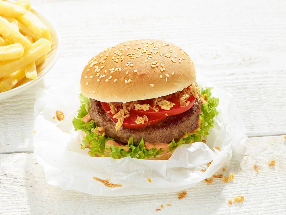 bereiden mengsel Bedenken Homemade hamburger met frietjes